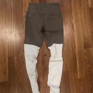 Alo Yoga - Two-Toned Goddess Ribbed Leggings